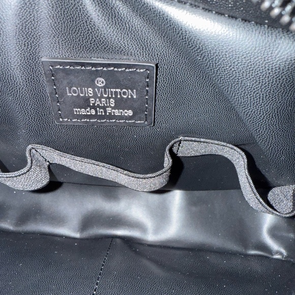 Louis Vuitton - Picture 7 of 8